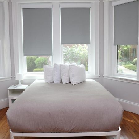 A Stylish Stay W/ A Queen Bed, Heated Floors.. #18 บรูคไลน์ ภายนอก รูปภาพ