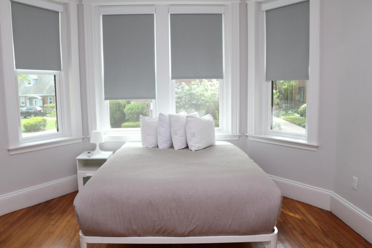 A Stylish Stay W/ A Queen Bed, Heated Floors.. #18 บรูคไลน์ ภายนอก รูปภาพ