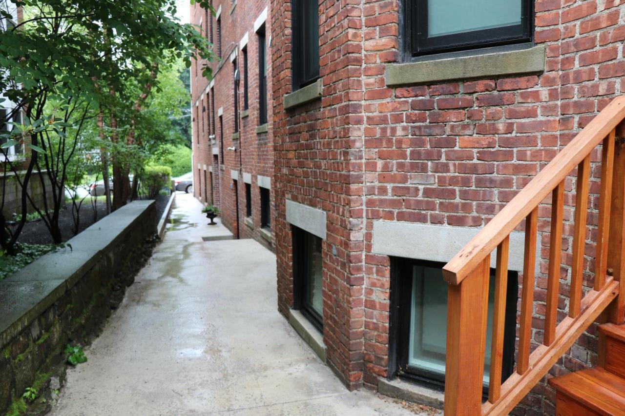 A Stylish Stay W/ A Queen Bed, Heated Floors.. #18 บรูคไลน์ ภายนอก รูปภาพ