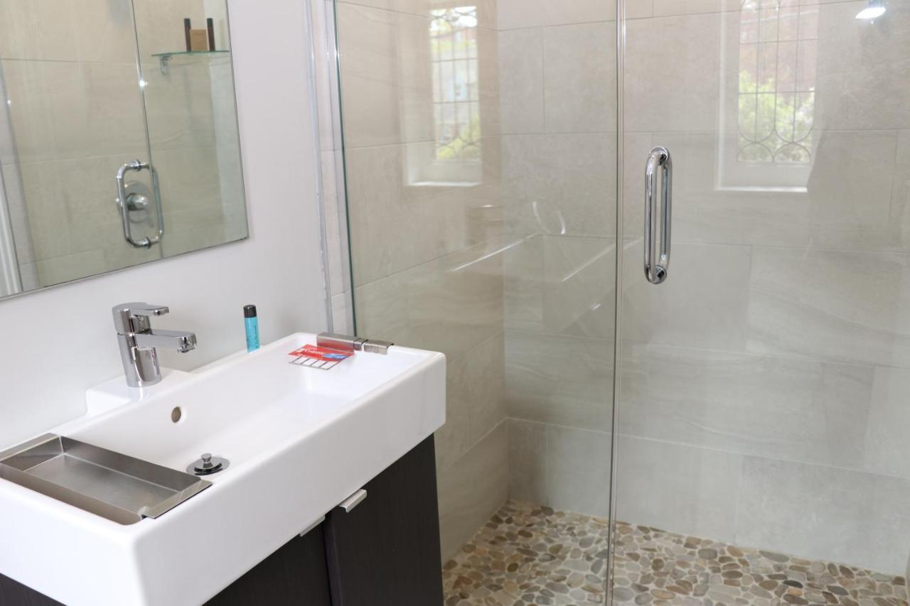 A Stylish Stay W/ A Queen Bed, Heated Floors.. #18 บรูคไลน์ ภายนอก รูปภาพ