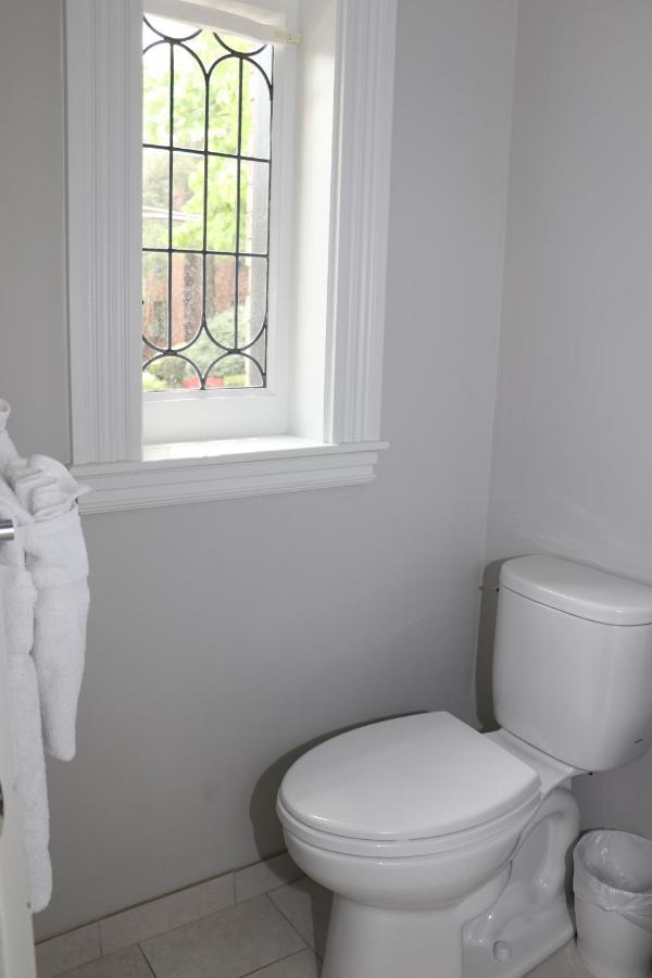 A Stylish Stay W/ A Queen Bed, Heated Floors.. #18 บรูคไลน์ ภายนอก รูปภาพ