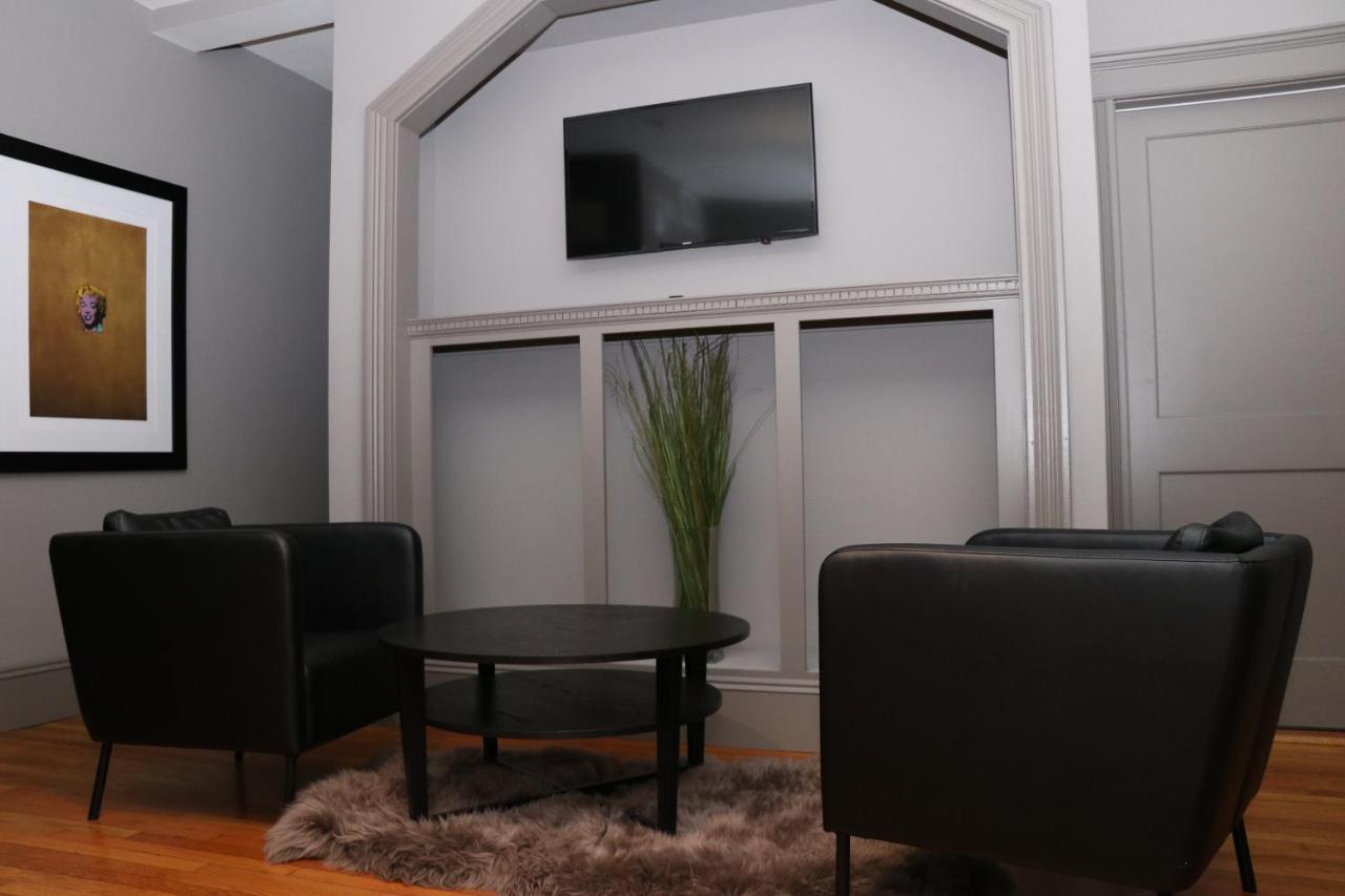A Stylish Stay W/ A Queen Bed, Heated Floors.. #18 บรูคไลน์ ภายนอก รูปภาพ